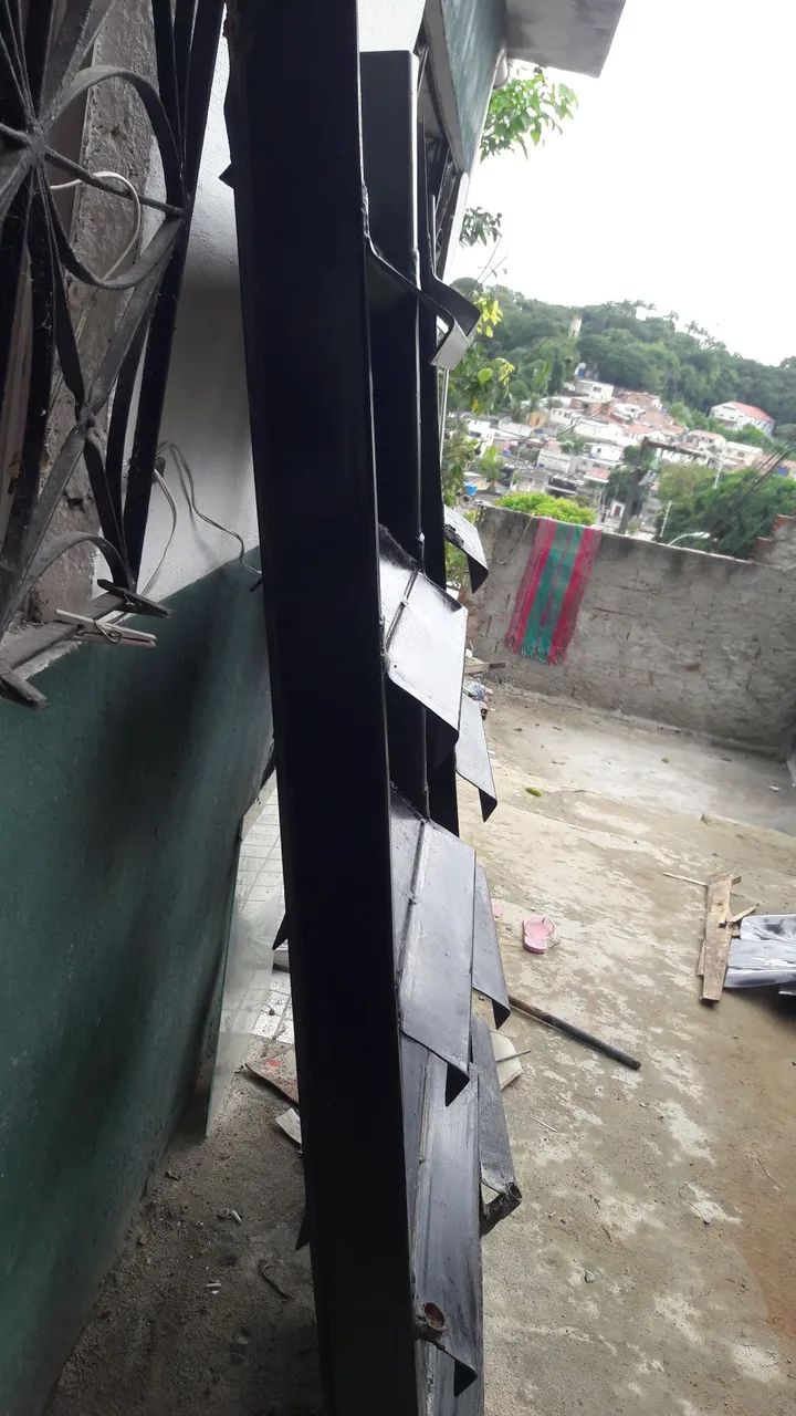 Escada de ferro com corrimão - Foto 3