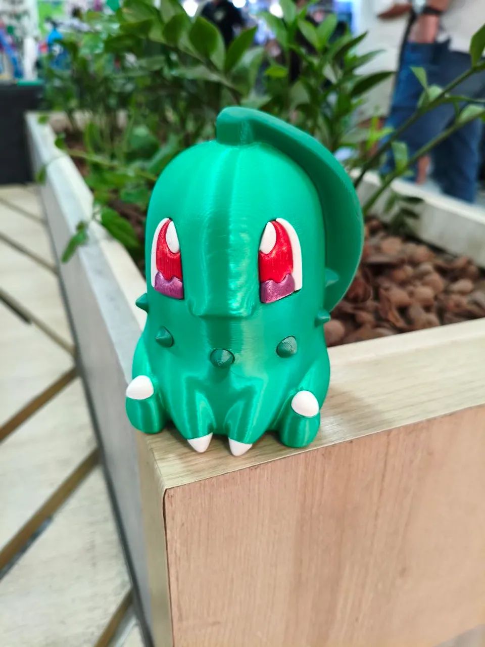 Boneco pokémon chikorita