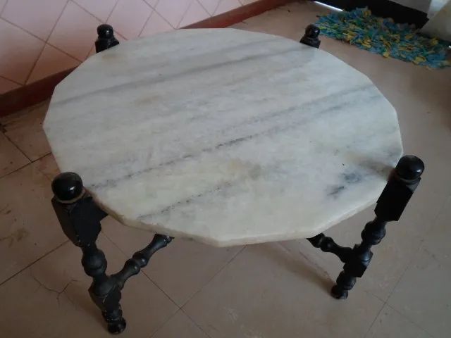 mesinha  de centro de marmore