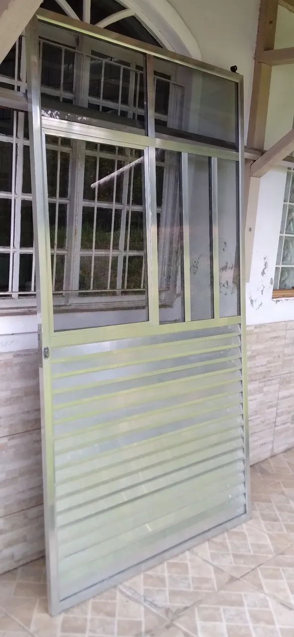 Porta de alumínio de correr altura 2.30x1.30 largura  - Foto 2