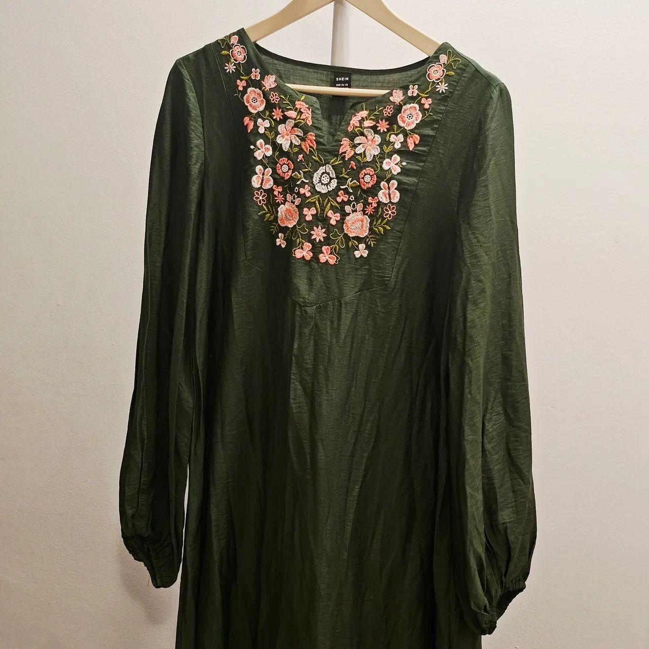 Vestido verde bordado Shein tam G - Foto 3