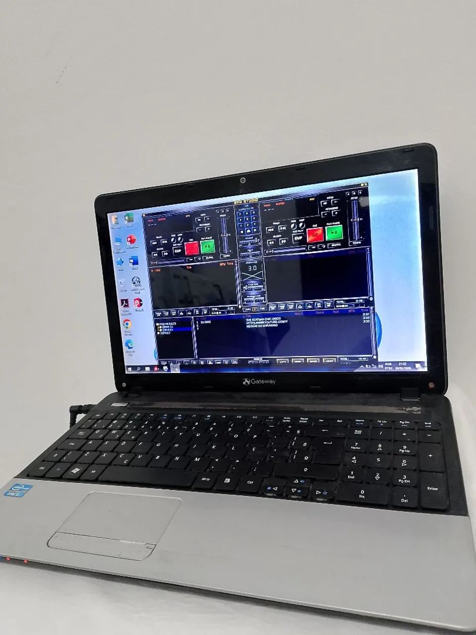 Notebook completo HD de 500gb 4gb de ram tela de 15.6 polegadas 