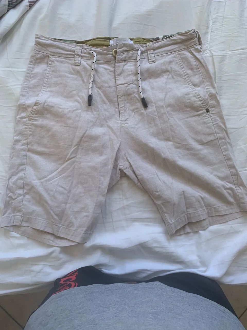 Bermuda Masculina Bege Clara com Cordão ? ótimo Estado  - Foto 2
