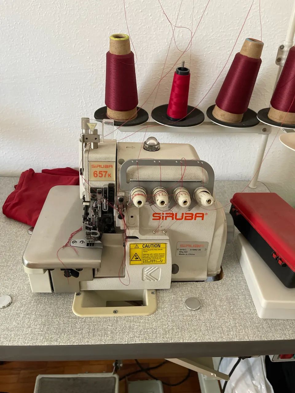 Máquina Overlock Industrial Siruba 657K