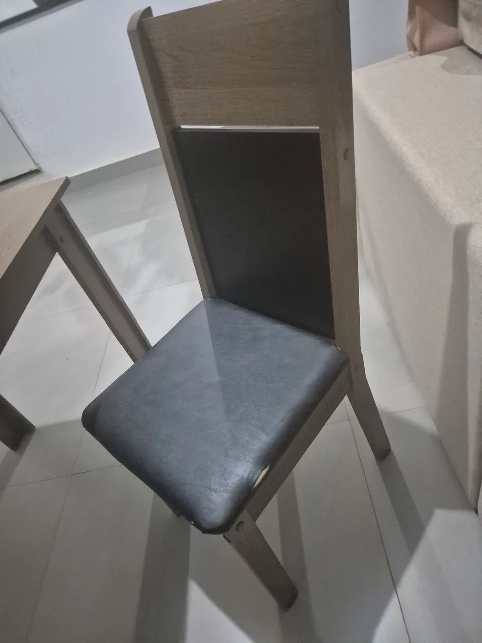 Mesa com duas cadeiras - Foto 2
