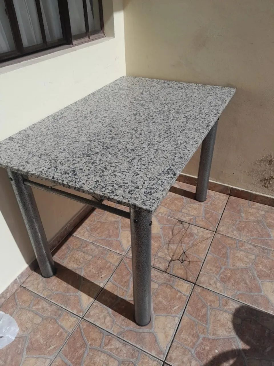 Mesa de jantar, tampo em granito - Foto 2