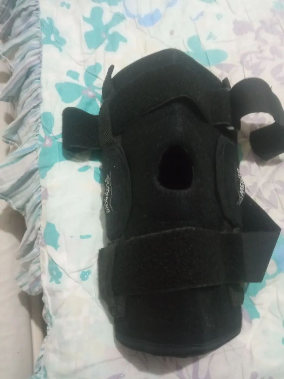 Joelheira ortopédica nova 