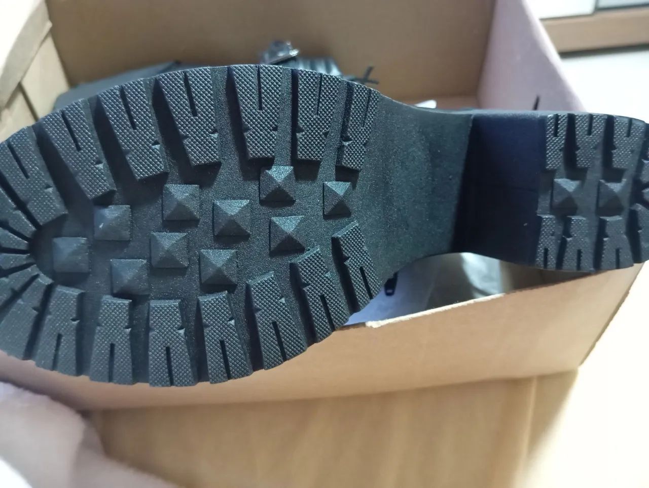 Bota nova numeração 38 - Foto 4