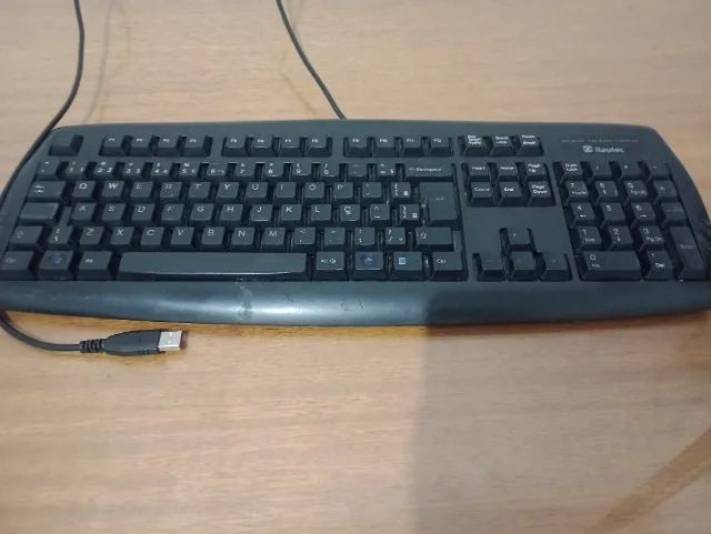 Vendo vários teclados e um mouse - Foto 2