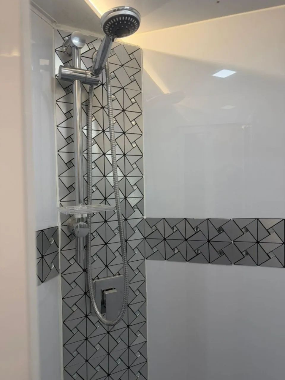 TRAILER COM PLACA SOLAR - Foto 5