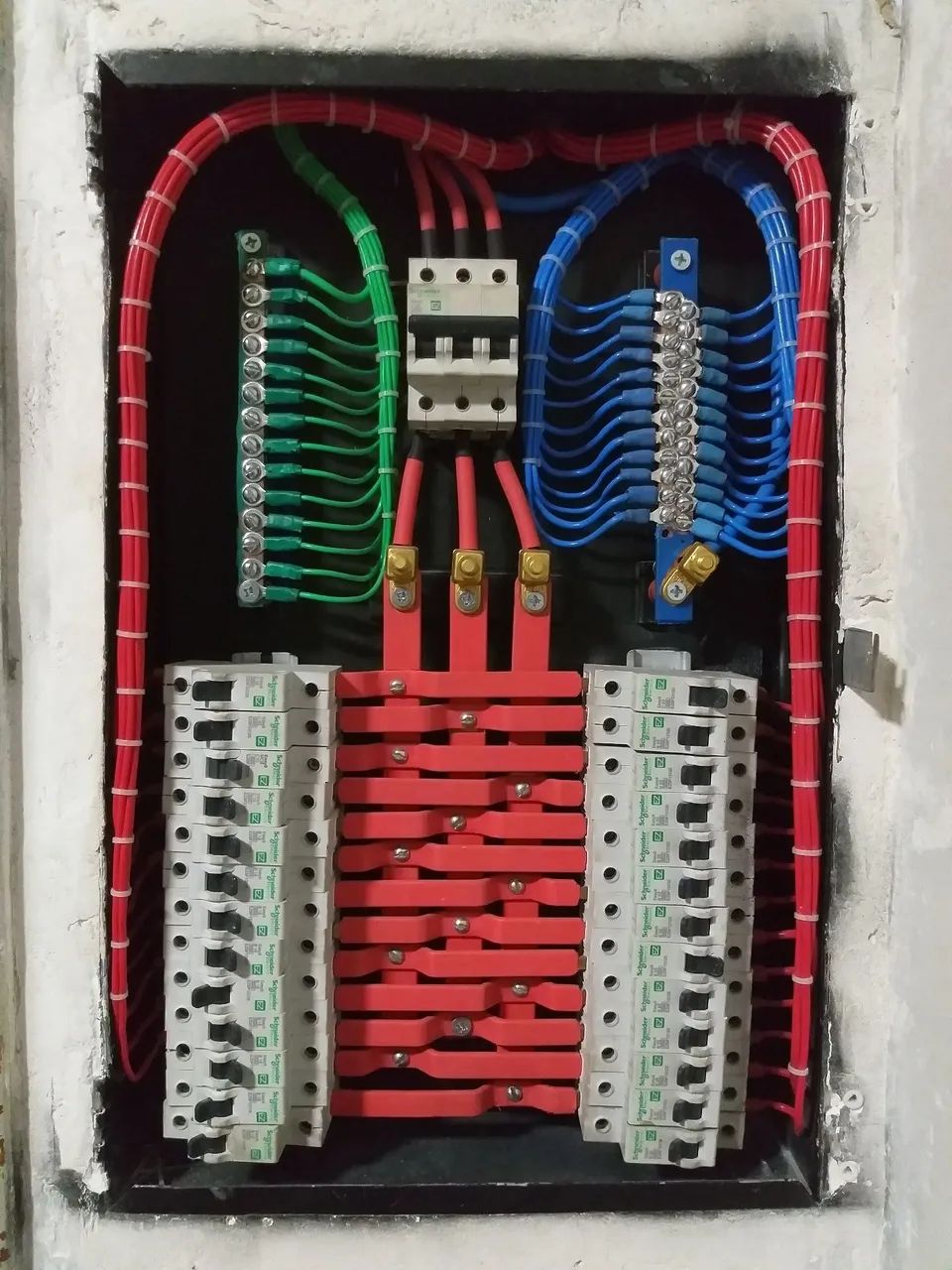 Montagem de Quadro de distribuição, e Instalações Elétrica * 