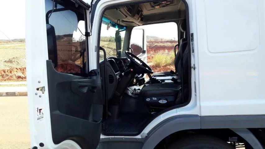Mb atego 2426 6x2 refrigerado 2014 - Foto 3