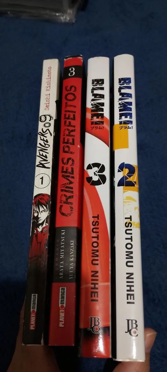 Mangás Variados - Blame 2/3, Crimes Perfeitos, Avengers 9 - Foto 3
