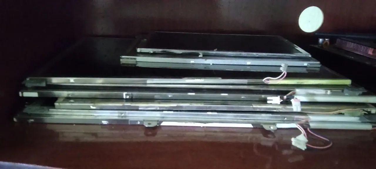 LOTE DE 8 TELAS PARA NOTEBOOK USADAS. SÓ VENDO O CONJUNTO. (61) 9  *