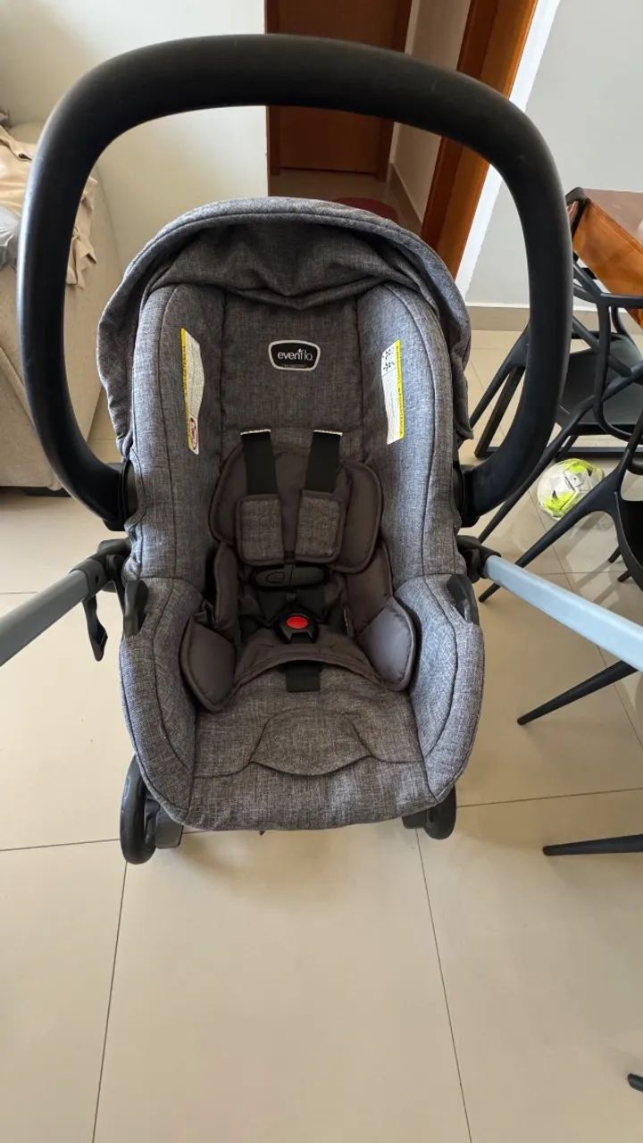 Carrinho de bebê com bebê conforto e base para carro  - Foto 5