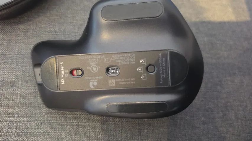 Mouse MX Master 3 + case - Usado, excelente estado - Foto 5
