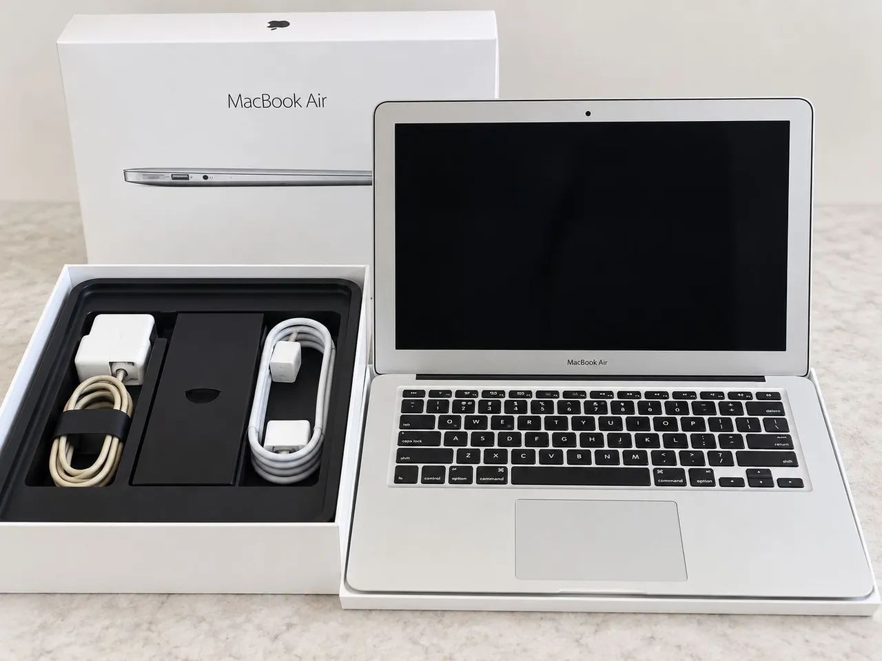 MacBook Air 13? 2015 i7 8GB SSD 128GB + Caixa e Carregador