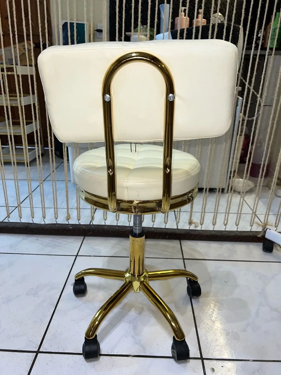 Cadeira mocho dourado gold 