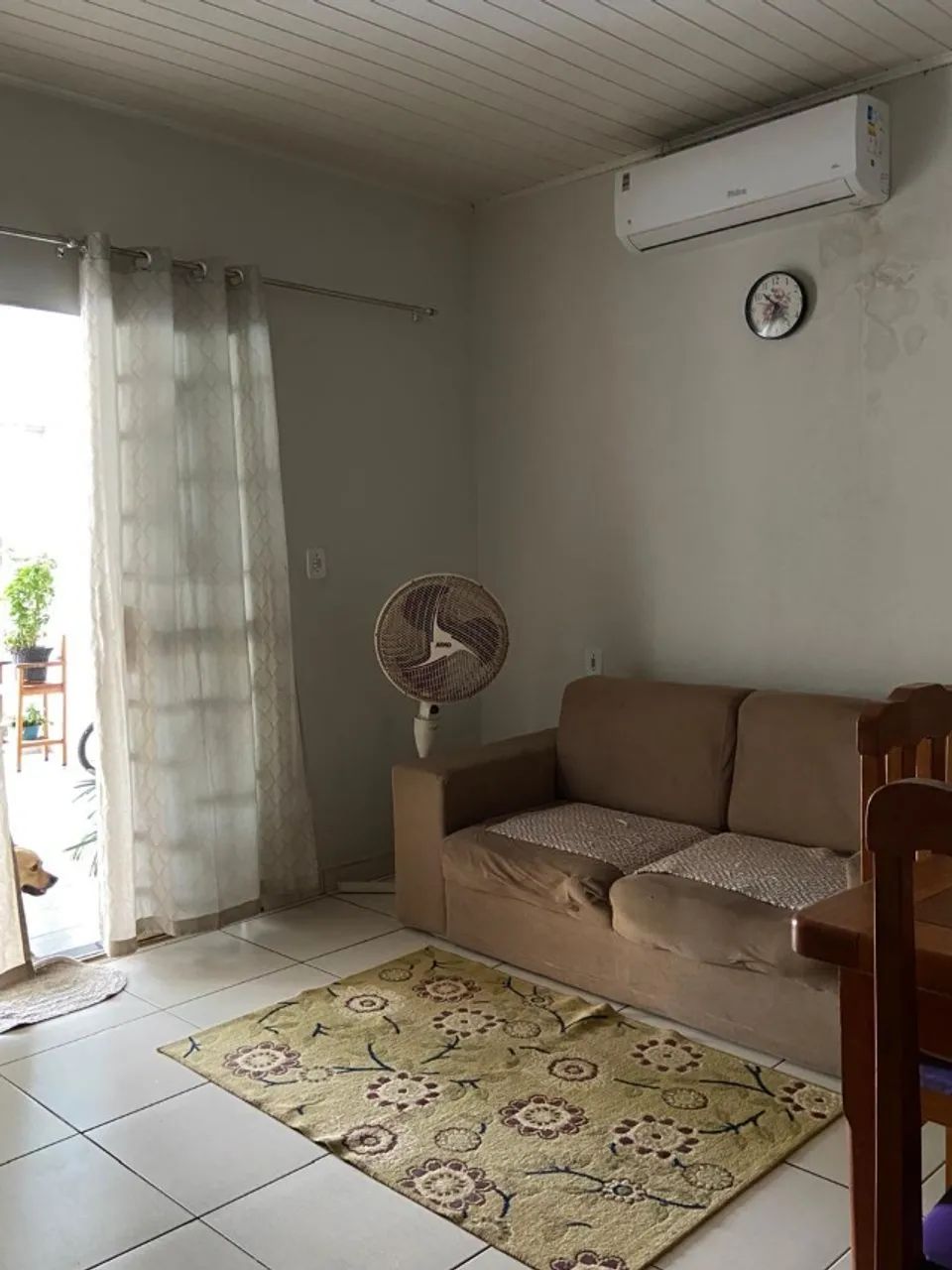 Casa com piscina, amplo espaço externo e terreno de 300 m²! - Foto 2