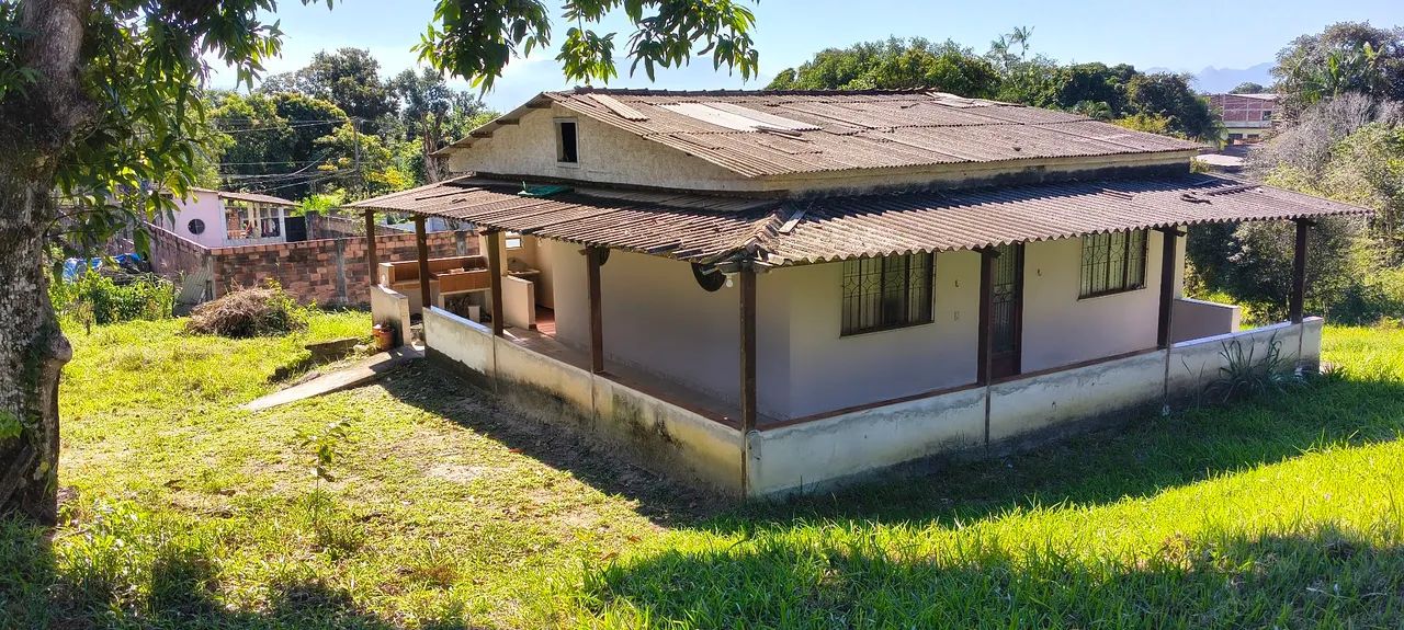Casa espaçosa com 4 lotes de terreno em Monjolos, SG