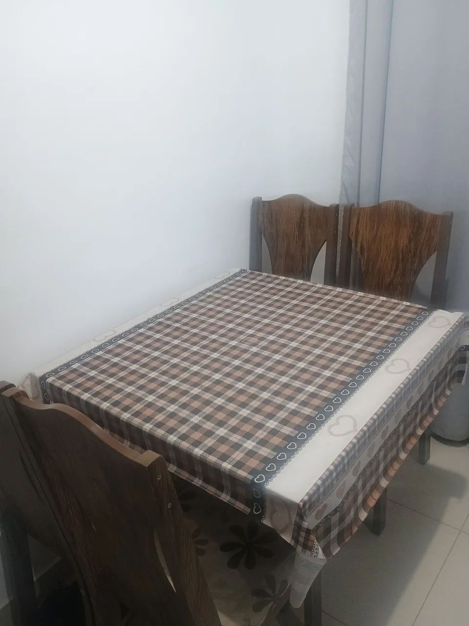 Mesa com 4 cadeiras