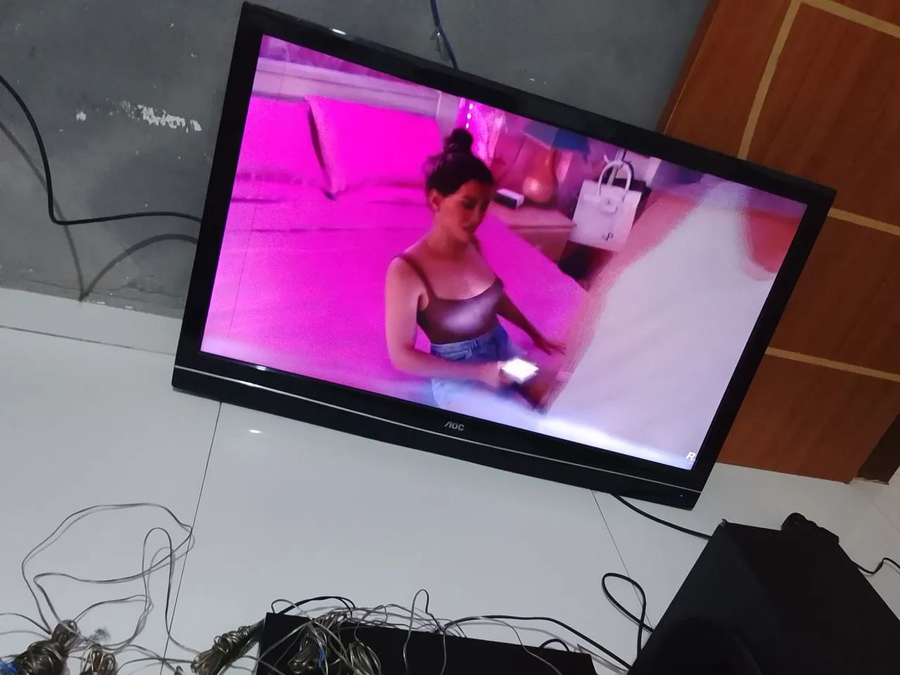 Tv AOC 43 polegadas funcionando porém mancha na tela - Foto 2