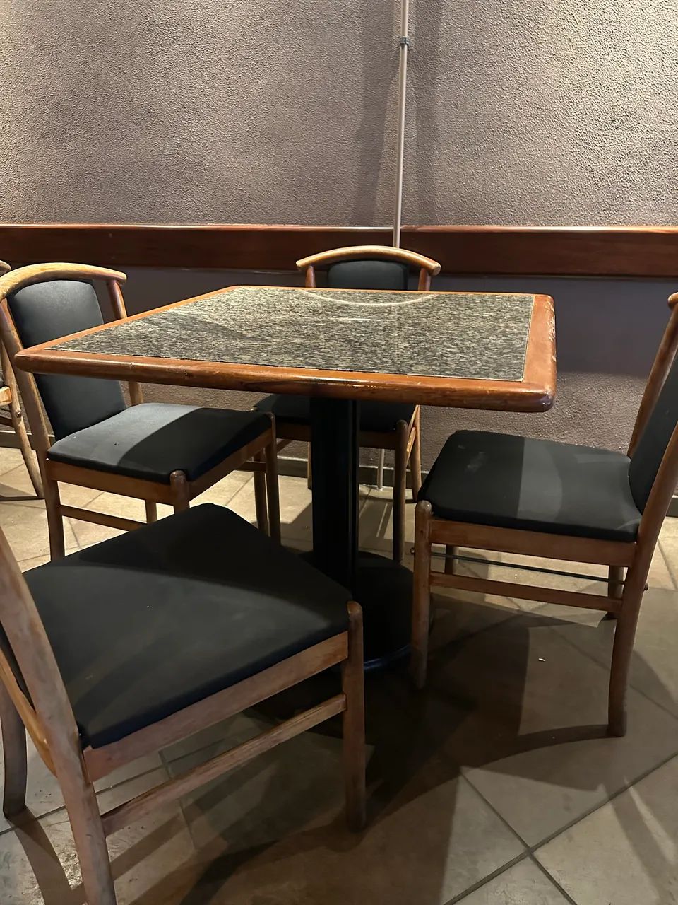 1 mesa 90x90cm 4 cadeiras - Foto 2