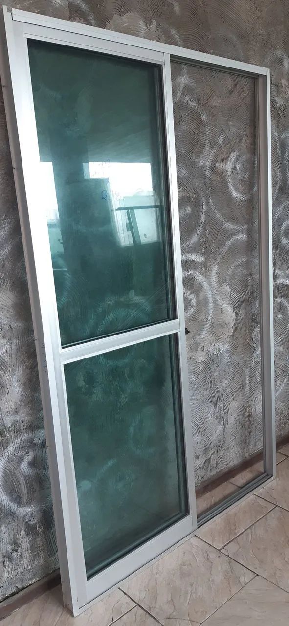 Porta vidro aluminio fechamento tamanho 1.37 de largura por 2.18 altura. - Foto 2