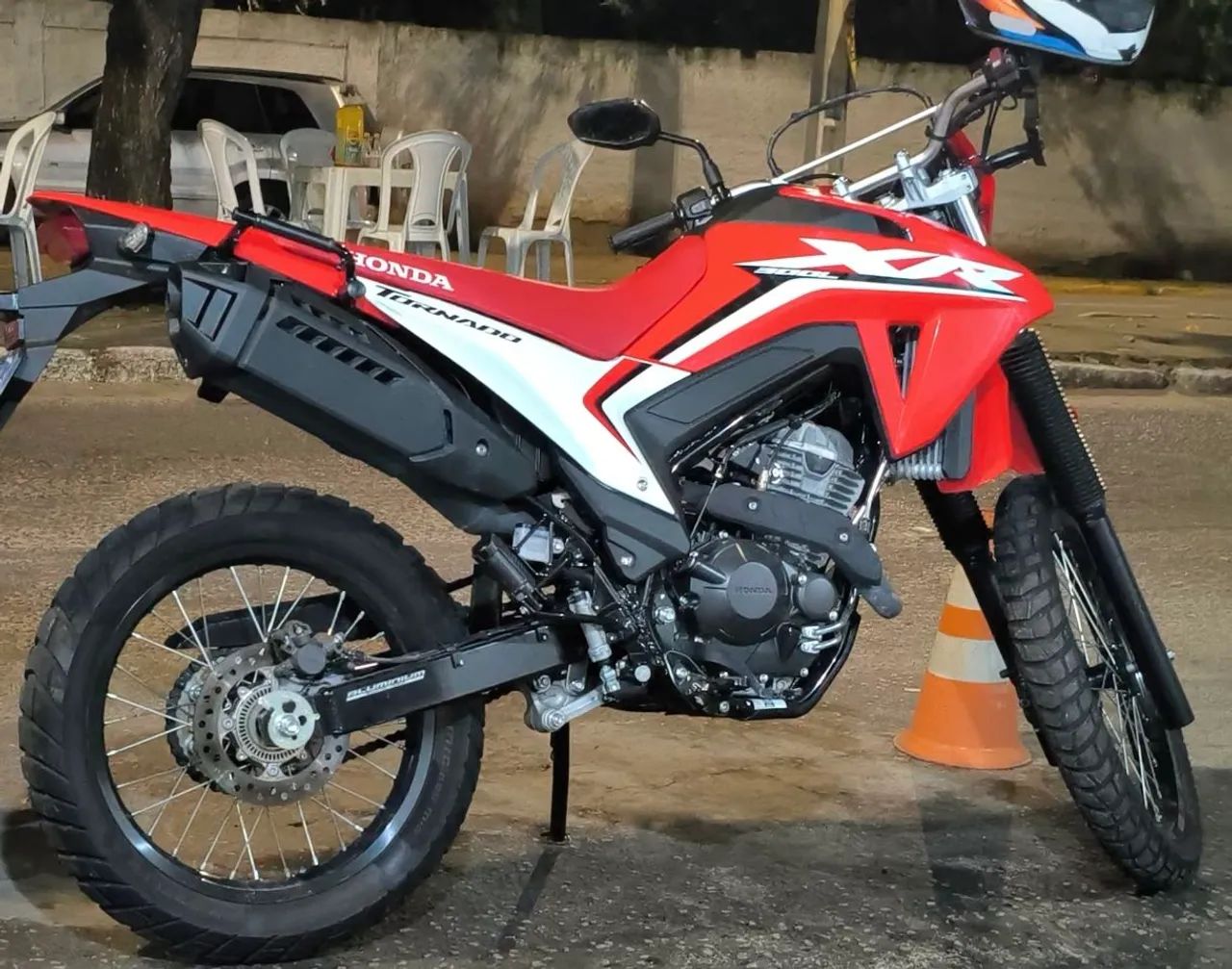 Honda XR 300 i Tornado