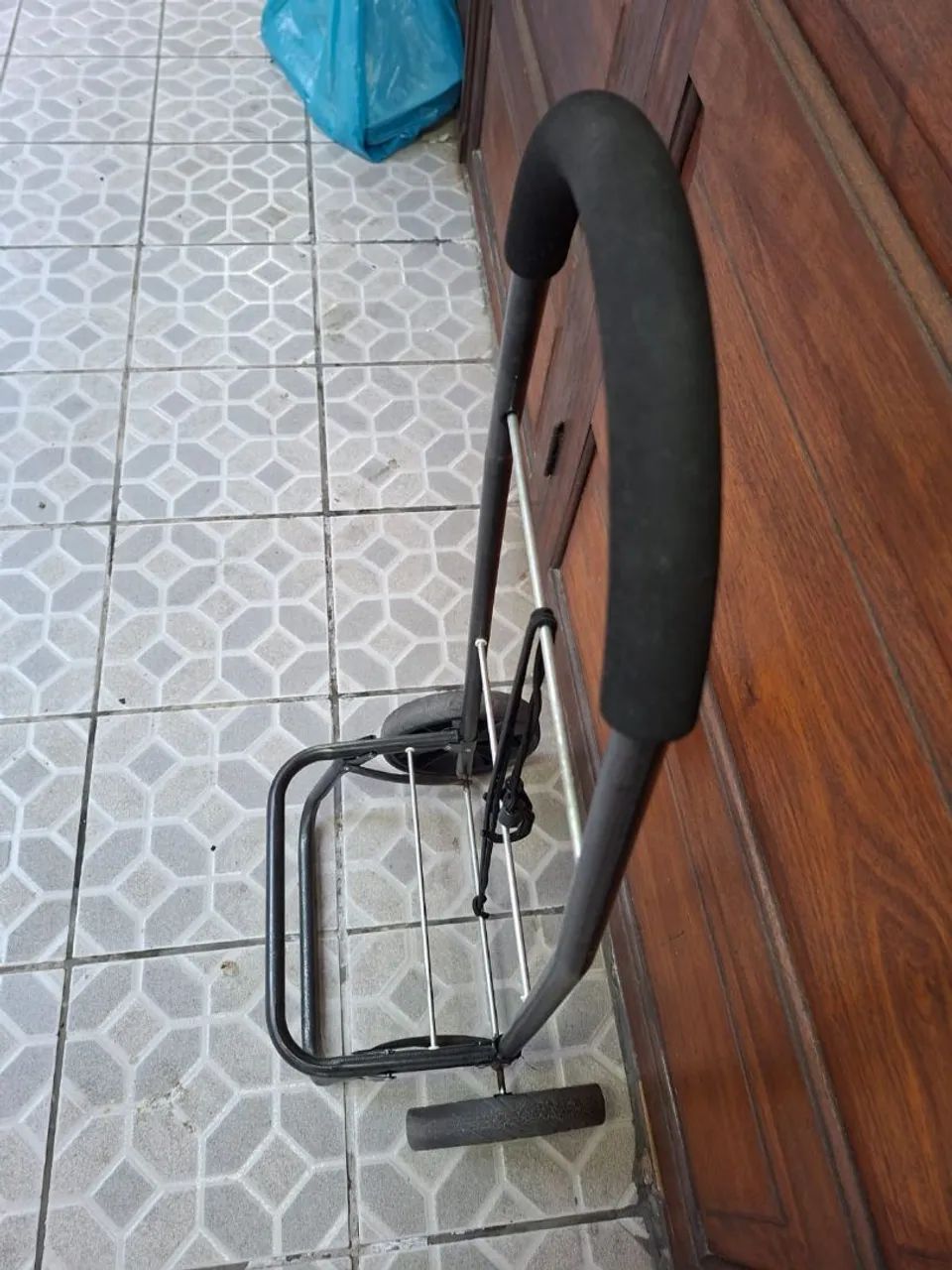 Carro para transportar com caleira pras mãos - Foto 4
