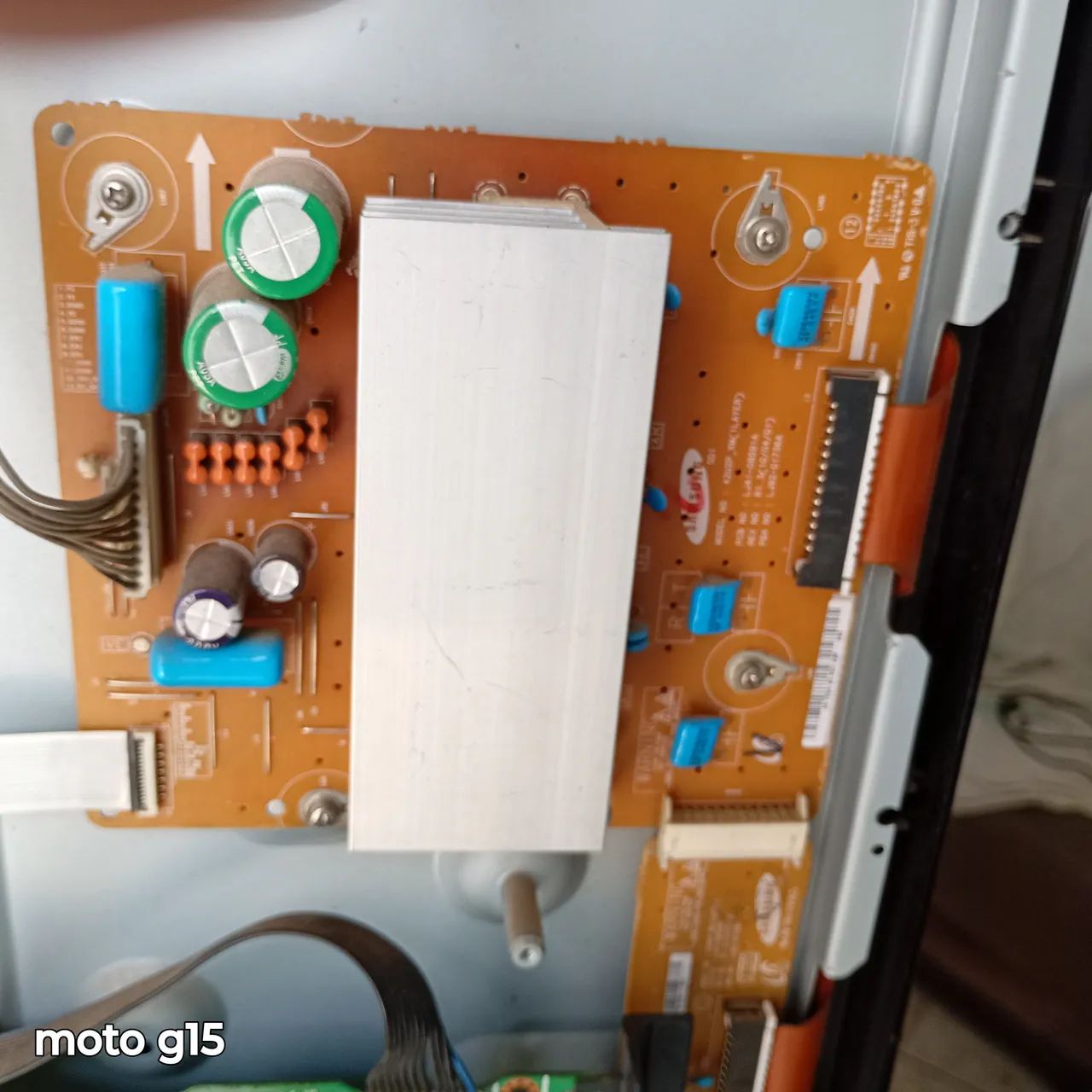TV Samsung 42 polegadas tela quebrada vende-se para tirar peças - Foto 3