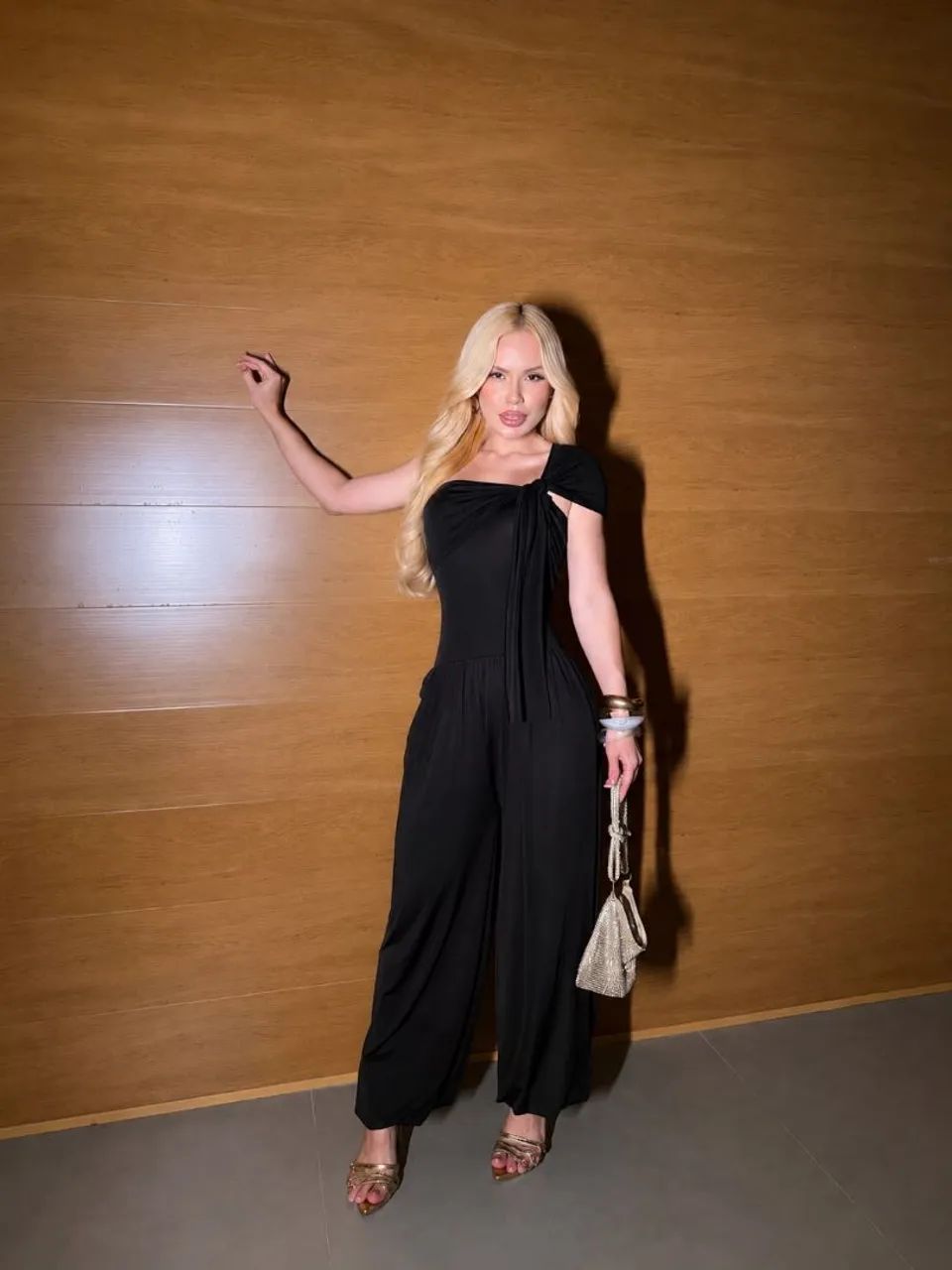 Macacão e vestidos 