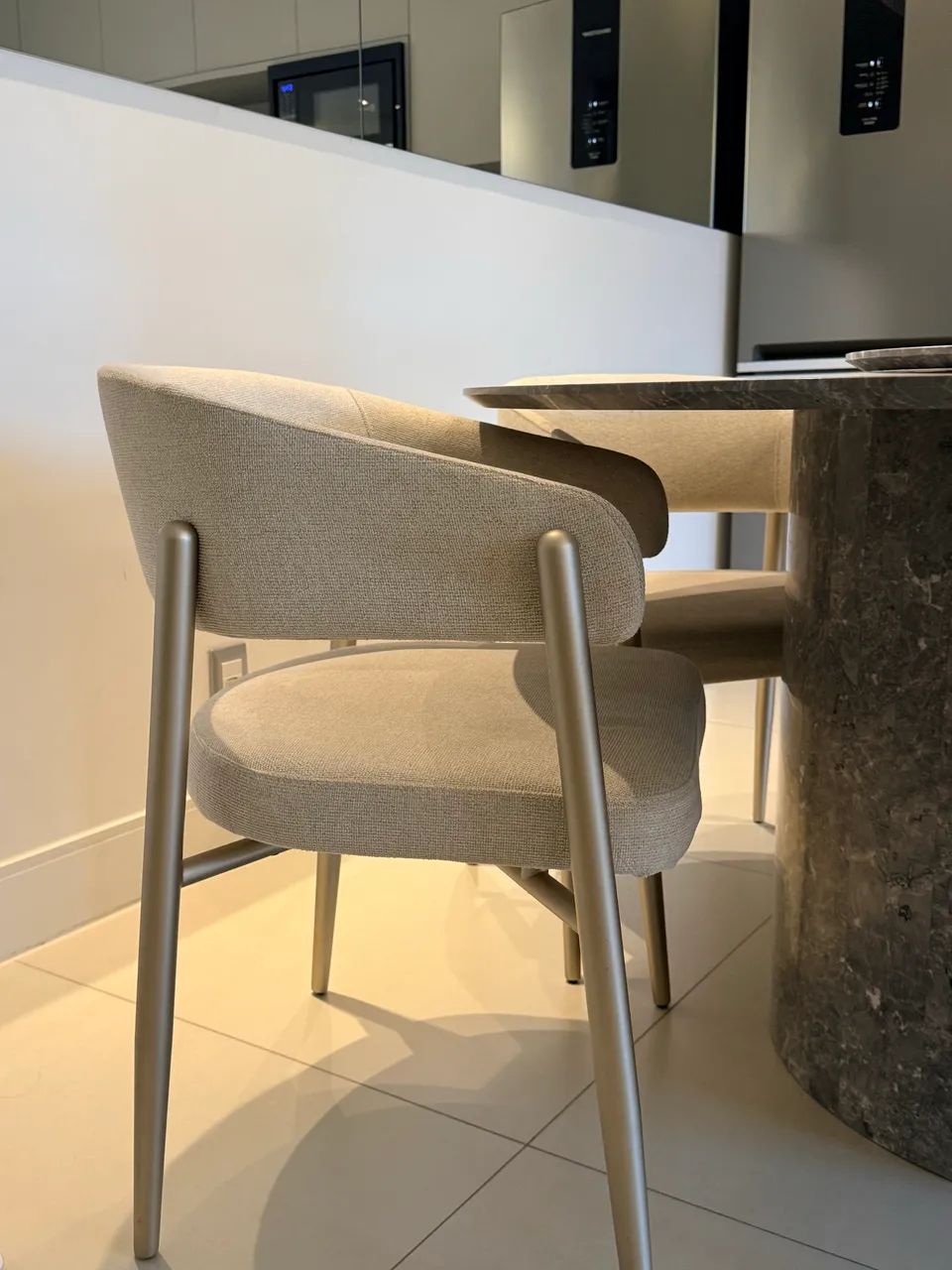 CONJUNTO MESA E CADEIRAS - Foto 5