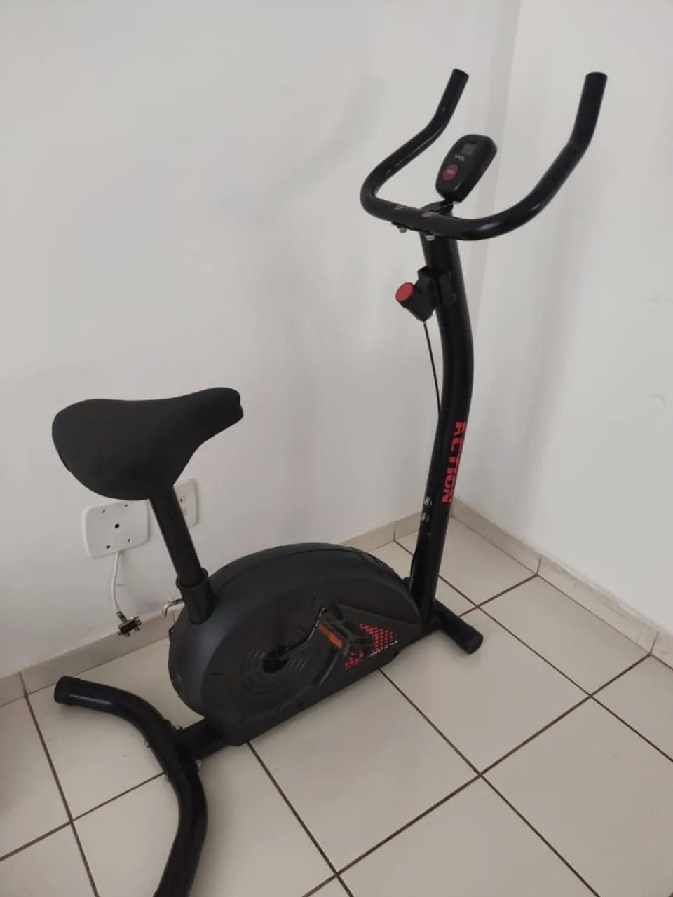 Bicicleta Ergométrica Magnética Polimet Action 4.3 com Visor Digital - Preta