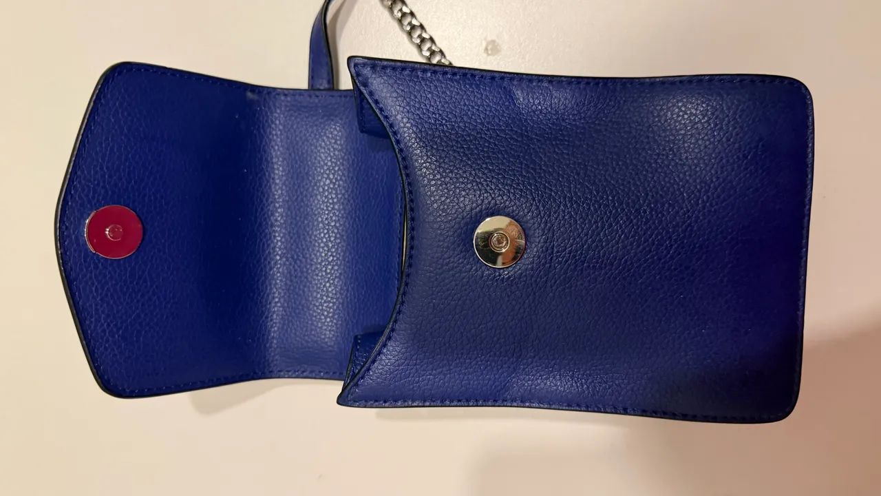 Bolsa transversal DKNY Elissa em couro azul  - Foto 3