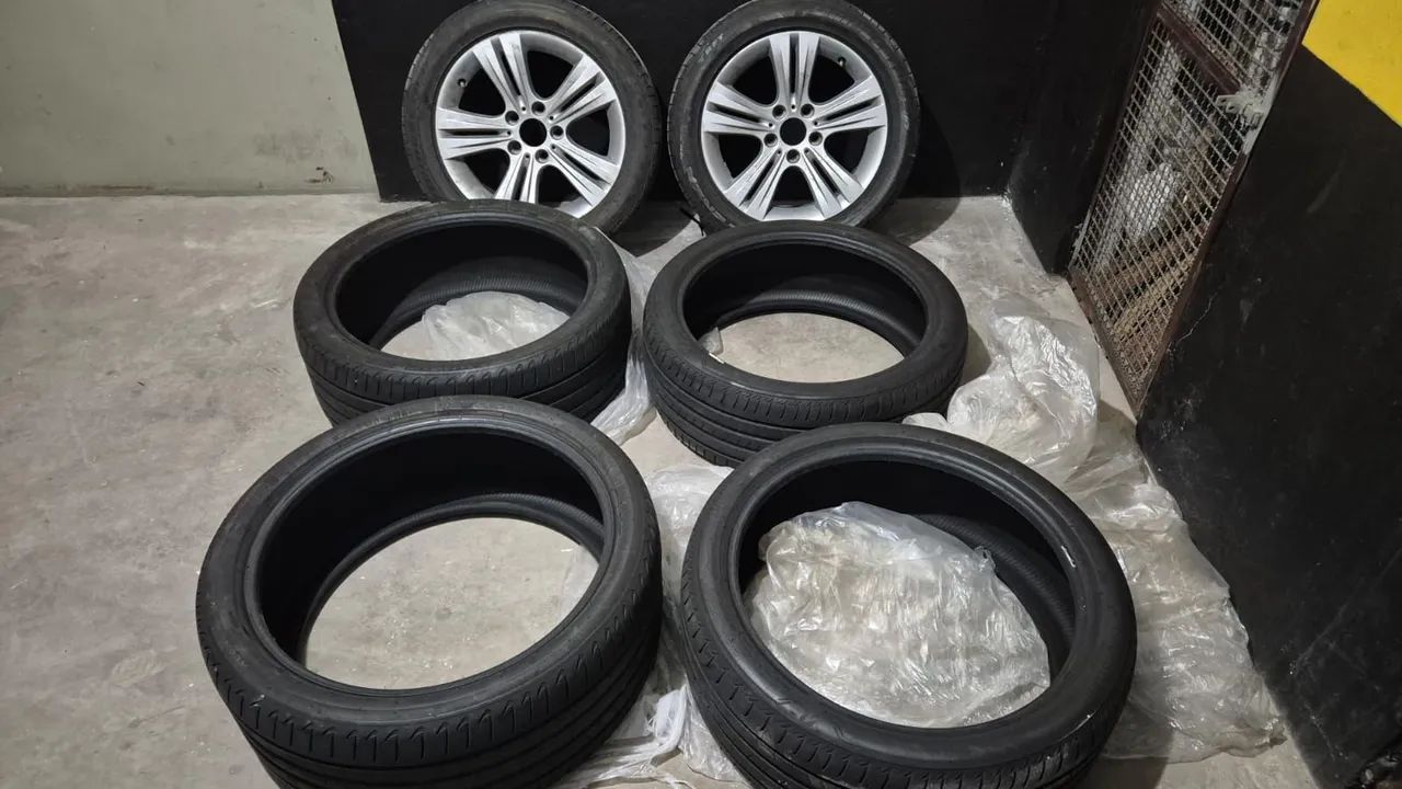 Vendo 4 pneus novos e duas rodas de BMW - Foto 3