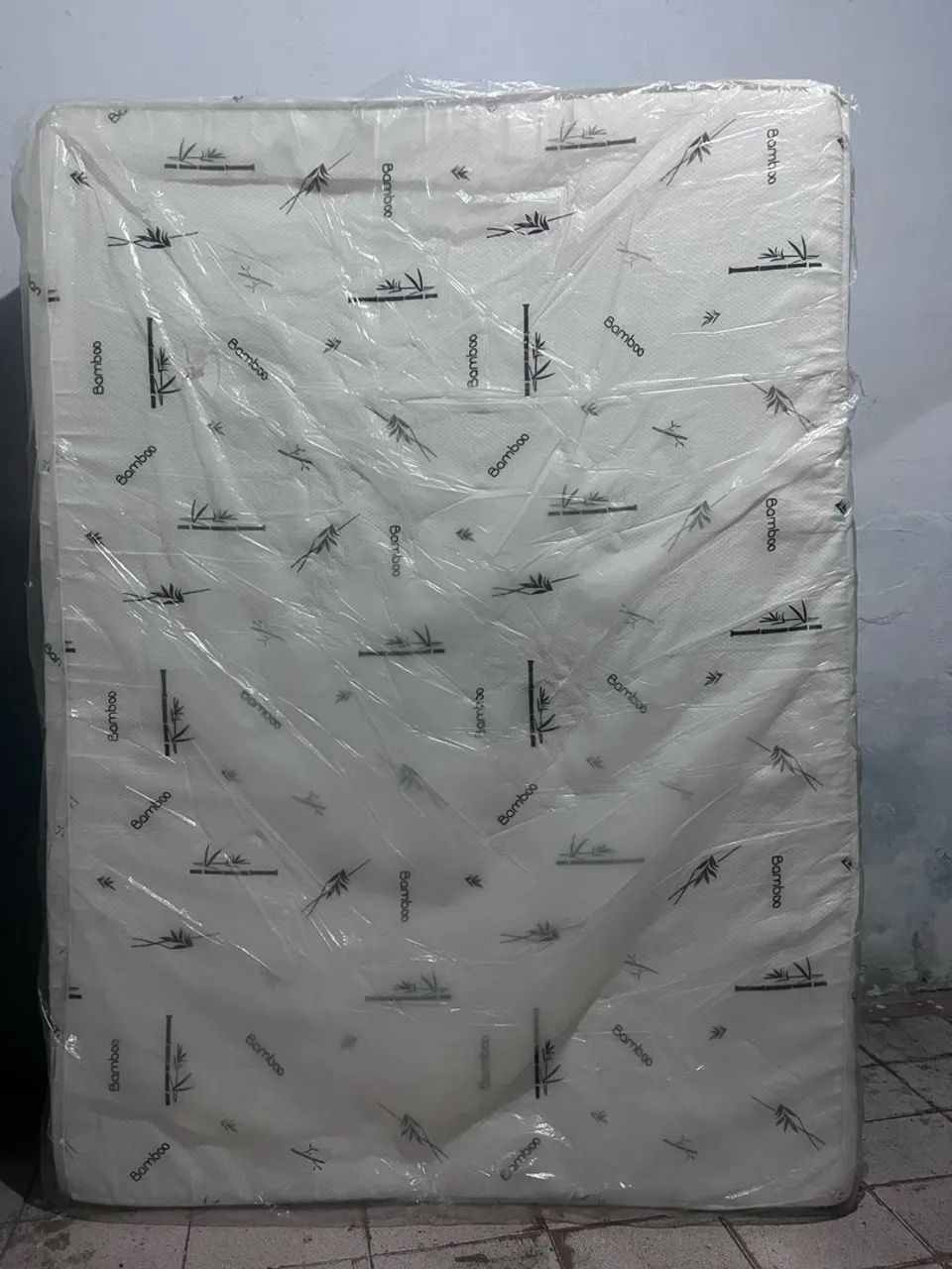 Cama box ortopédica em perfeito estado 5 cm de espuma d28 - Foto 2