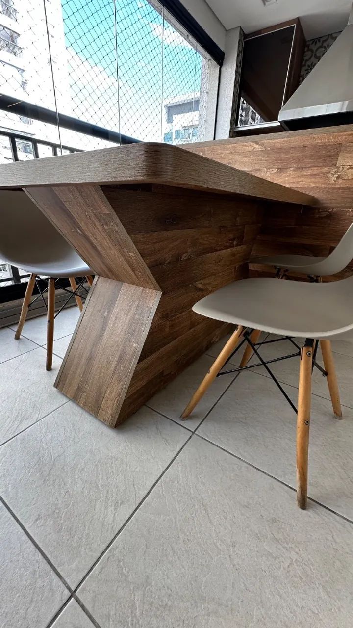 Mesa de jantar em madeira com 4 cadeiras - Foto 2