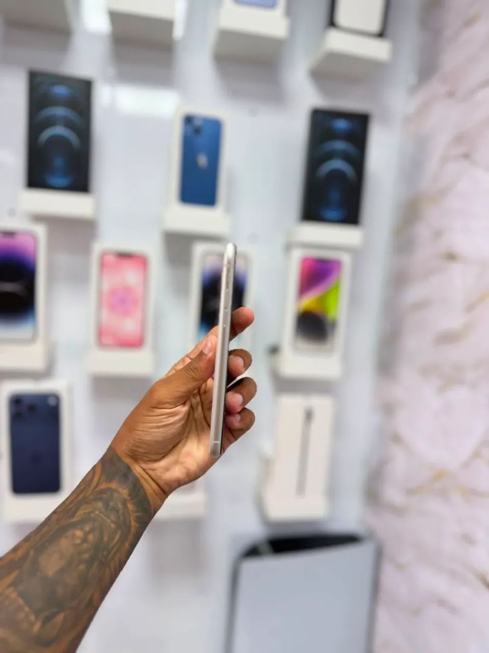 IPHONE 11 128GB<br>R$ 999<br>TELA NOVA - Foto 4