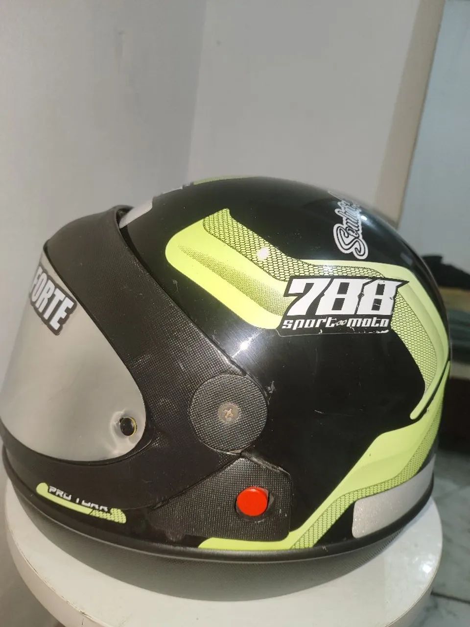 Capacete usado porém bem cuidado 