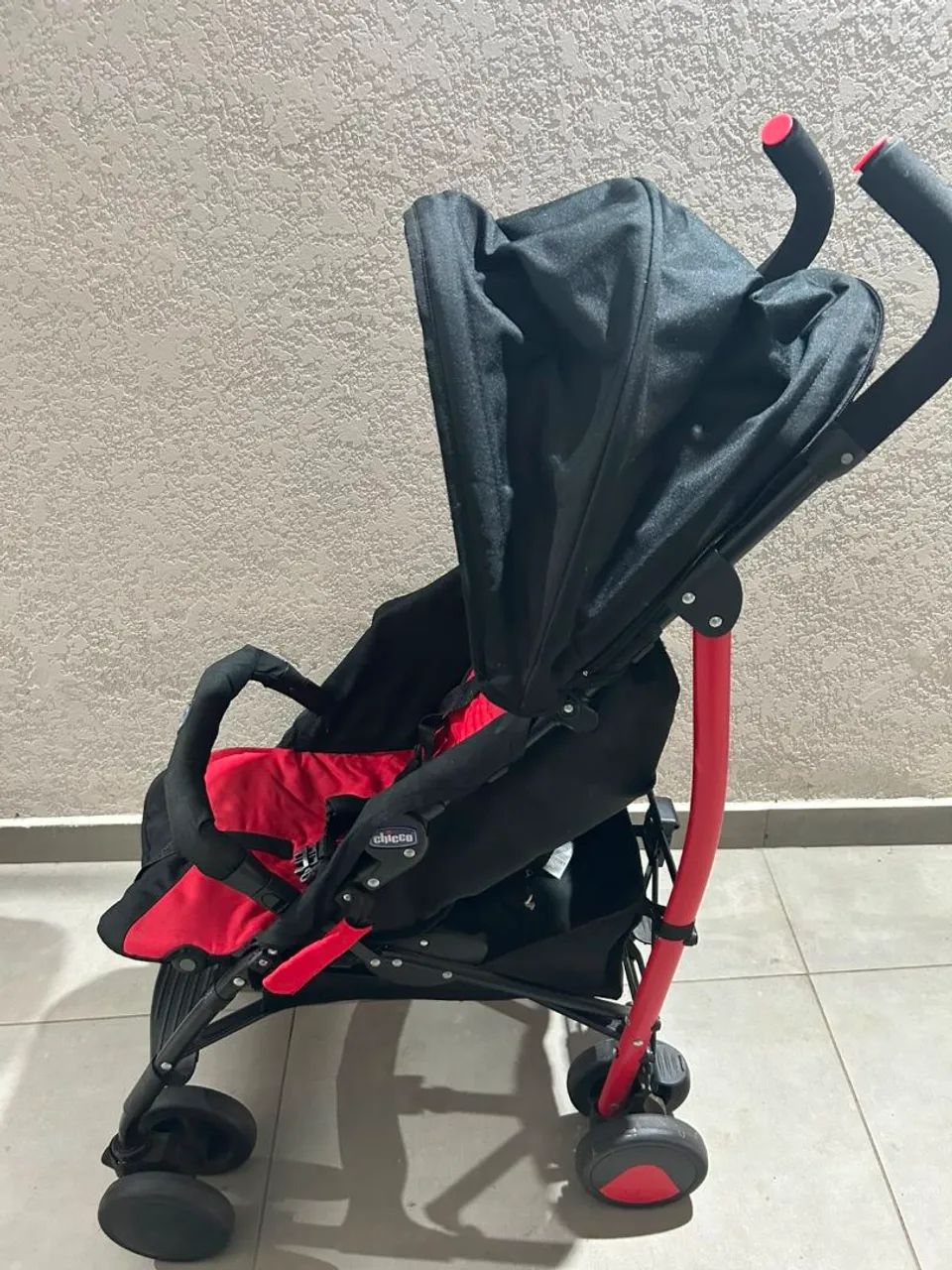 Carrinho de Bebê Chicco Echo Original - Vermelho e Preto - Foto 2