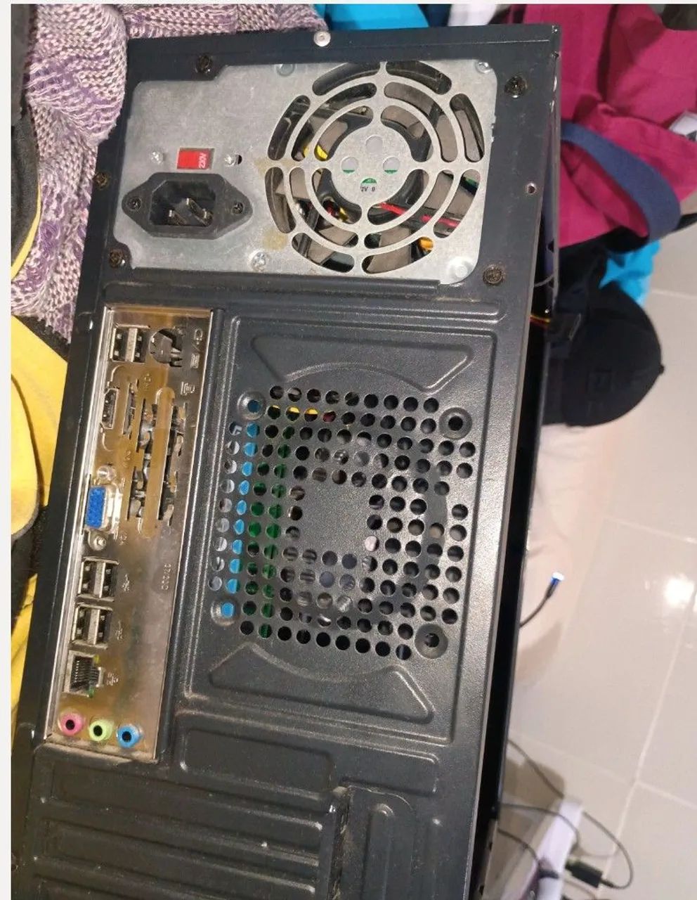 Gabinete com peças  - Foto 2