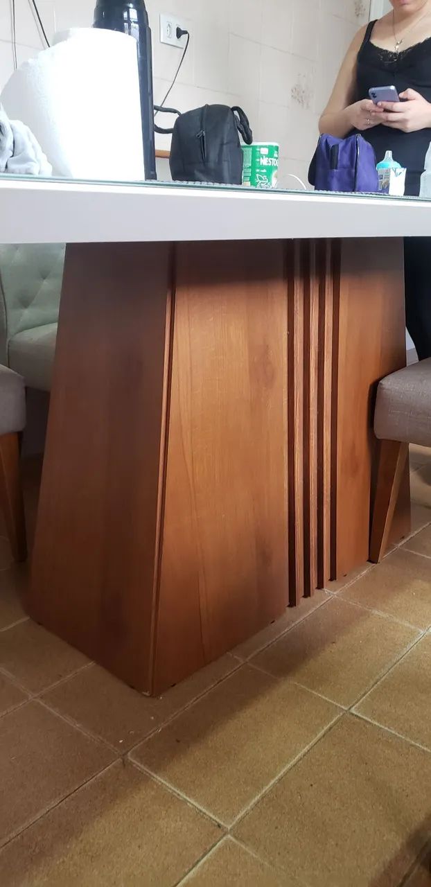 mesa 6 lugares base e cadeiras em madeira, Tampo de vidro - Foto 3