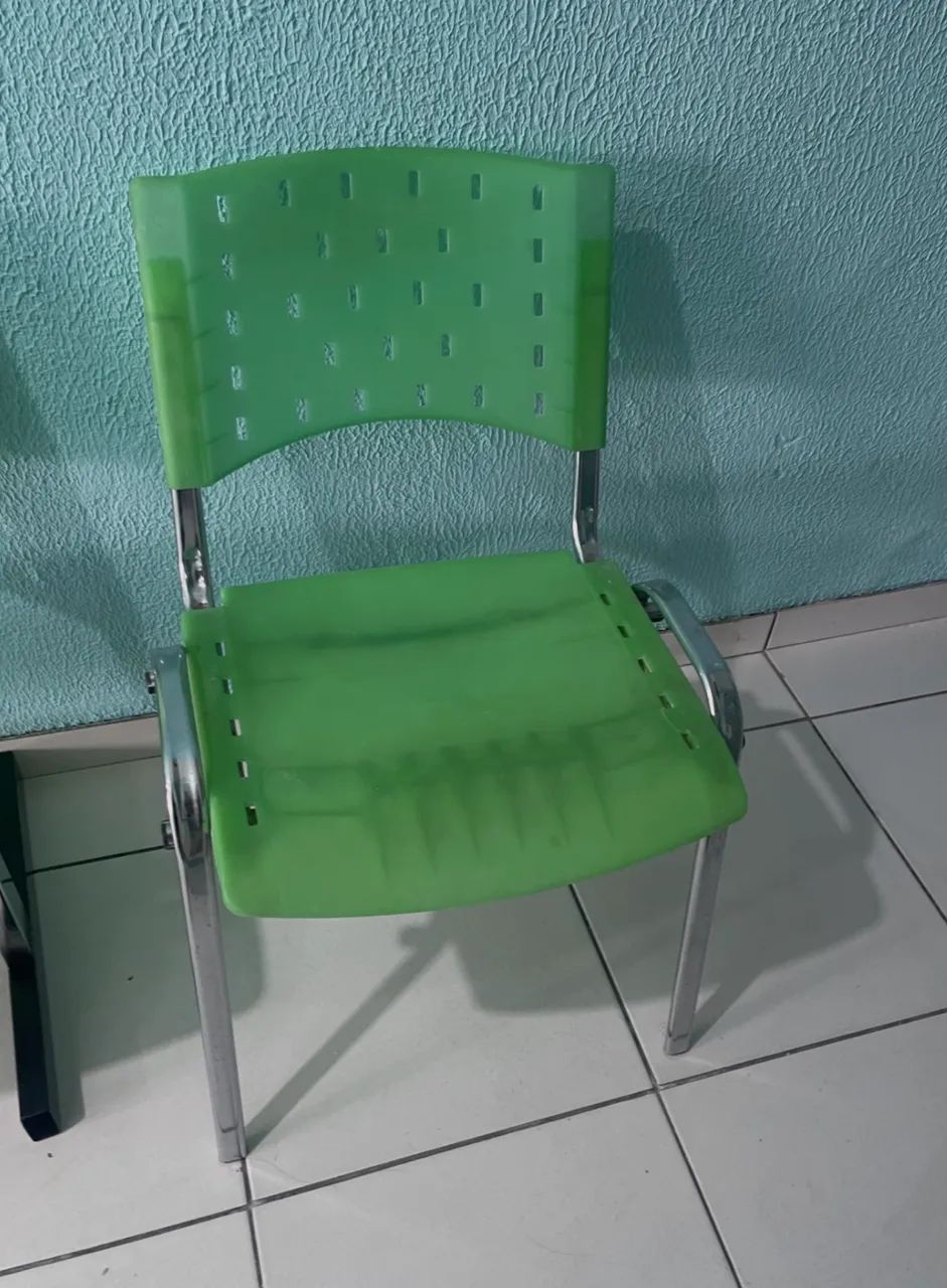 Vendo 03 cadeiras em excelente estado 