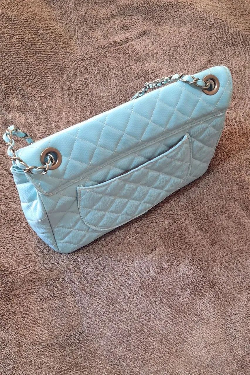 Bolsa da Chanel cor azul com alca trabalhada com corrente  - Foto 5