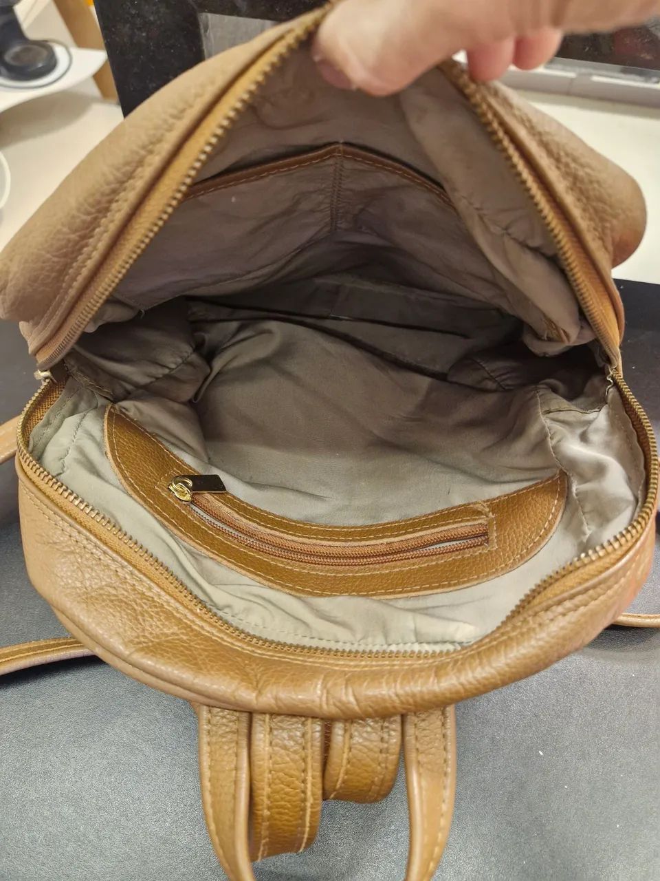 Mochila social  marrom em couro  - Foto 3