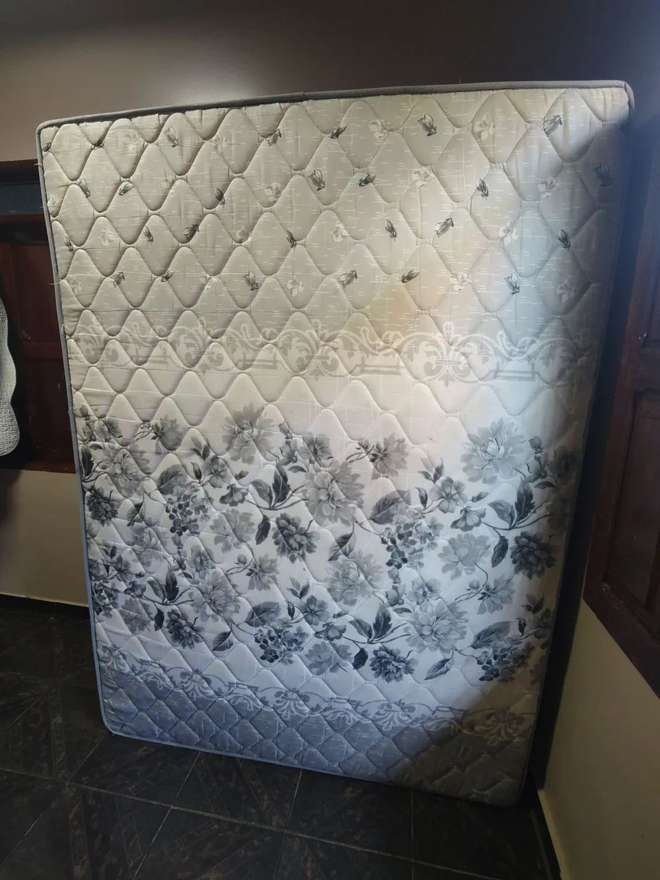 VENSO CAMA DE CASAL POUCO USADA  - Foto 4