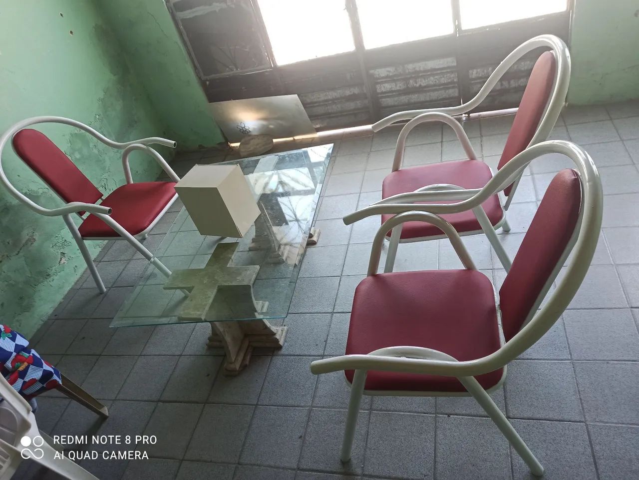 Cadeiras semi novas com centro - Foto 2