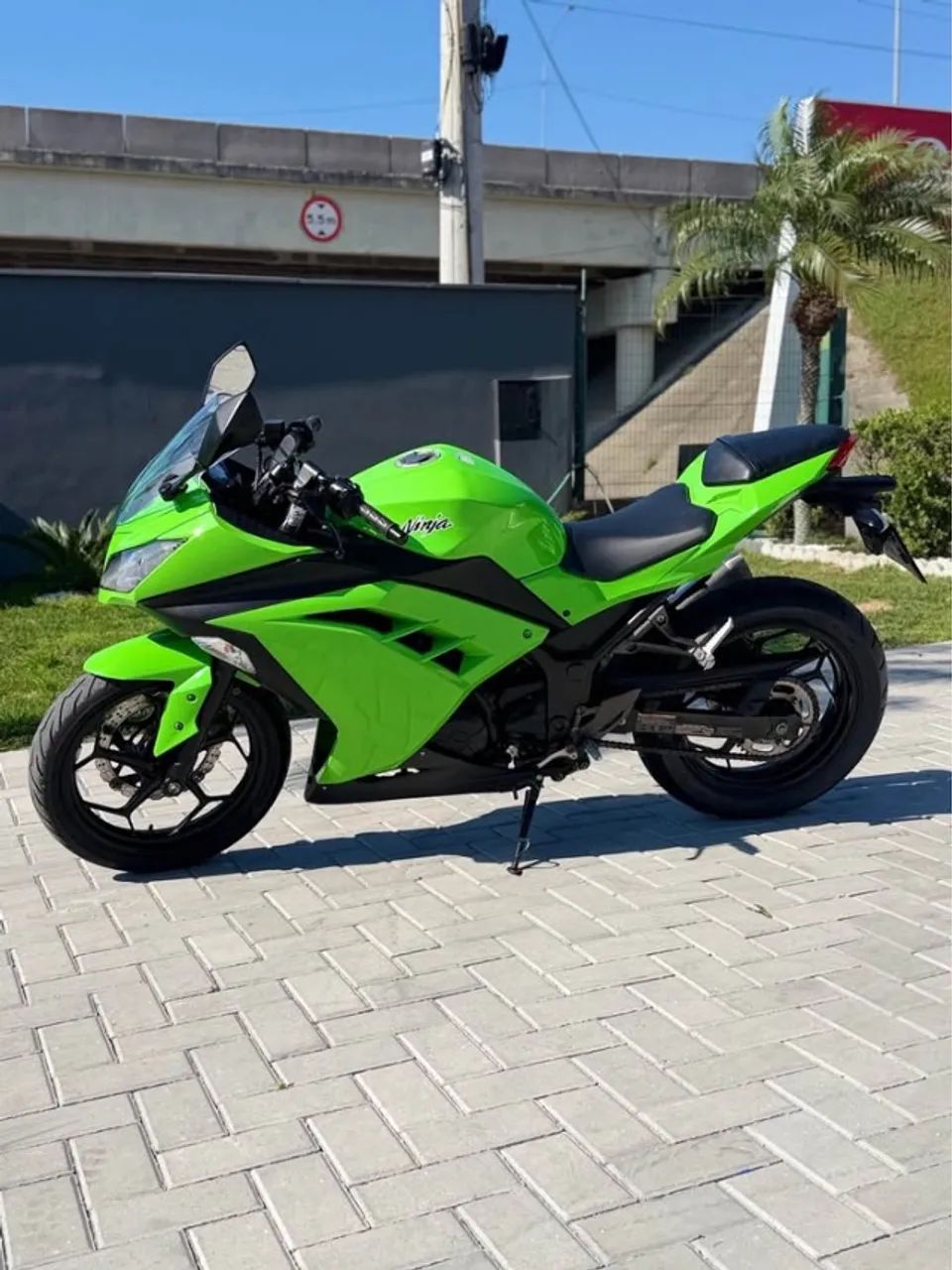 NINJA 300  IMPECAVEL