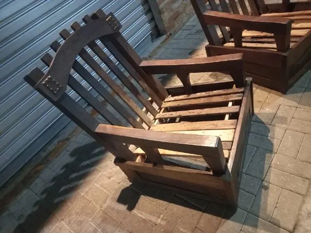 Vendo duas poltronas madeira maciça antiga  - Foto 5
